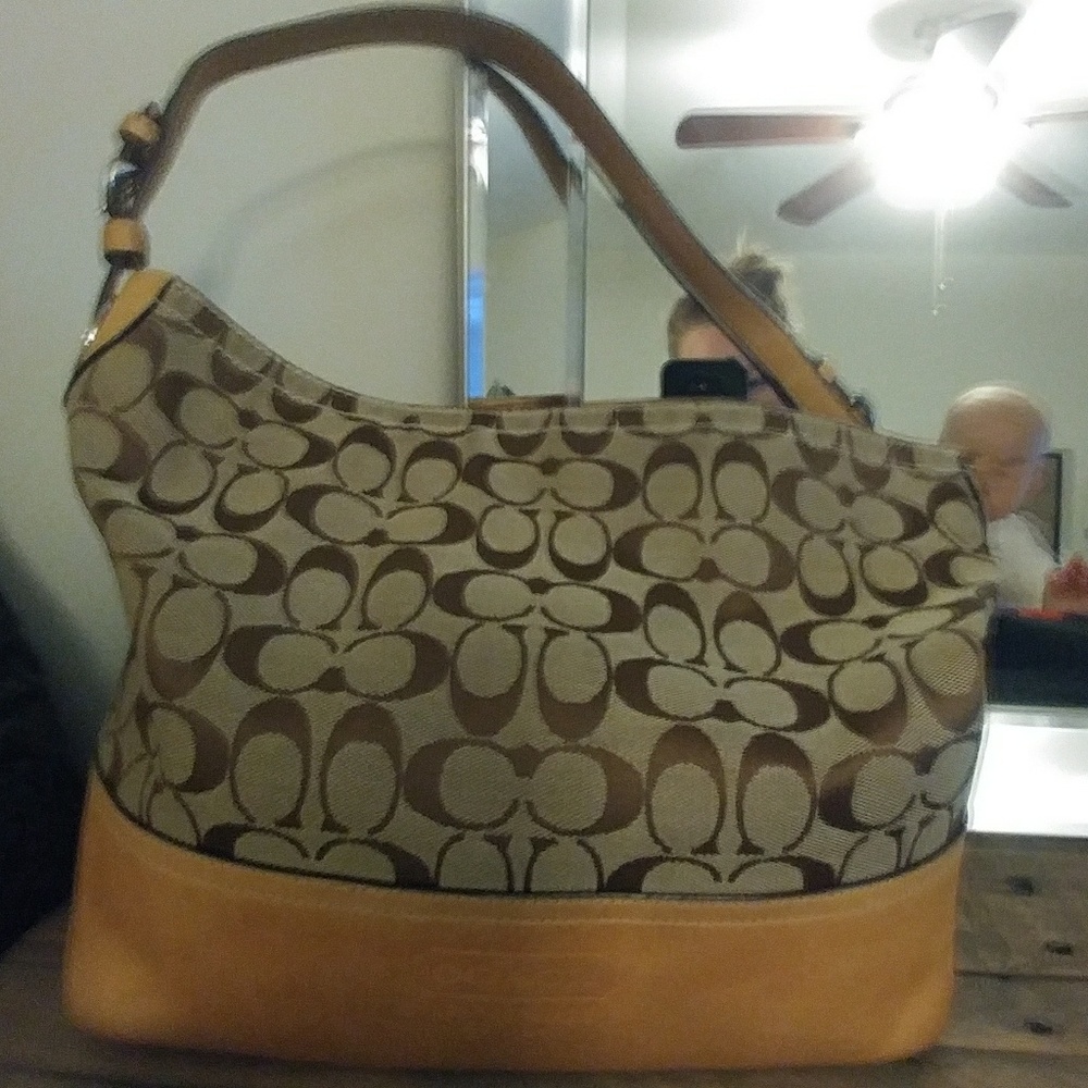 COACH TAN LEATHER CLASSIC C BAG VERY GOOD !!